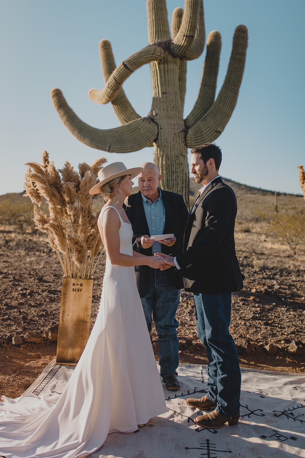 Casual Elegant Western Wedding in Wickenburg Arizona - Alyssa Campbell  Photography, image size:1067x1600