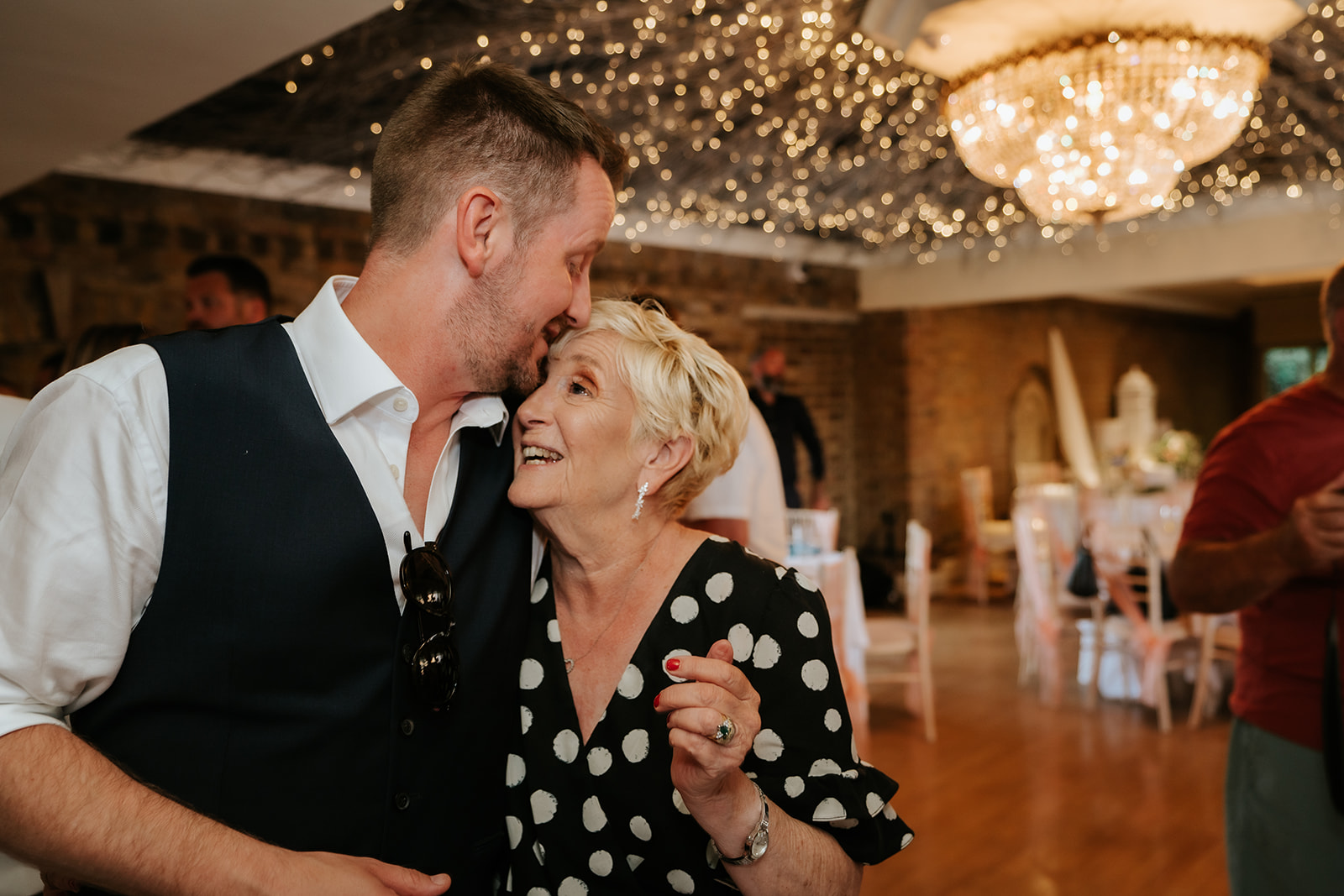 Laura & Aaron-2451.JPG